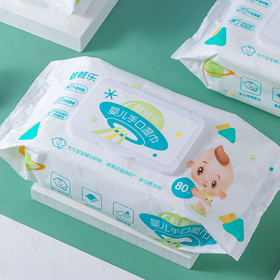 L'acqua eliminabile di cura sensibile su ordinazione del bambino pulisce ultra morbido