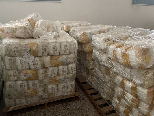 Tutto gradua la forte sostanza assorbente secondo la misura della cintura dei pannolini ultra asciutti eliminabili elastici del bambino