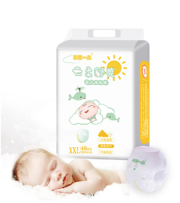 I pannolini facili del bambino di usura tirano sui pannolini eliminabili del bambino dei pantaloni