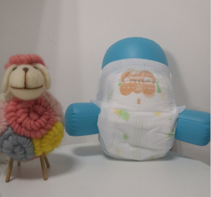 I pantaloni eccellenti comodi molli ecologici del bambino di addestramento di assorbimento della natura tirano su