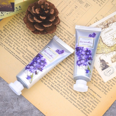 La formula non grassa assorbe rapidamente il corpo che di Skincare la lozione ha ringiovanito
