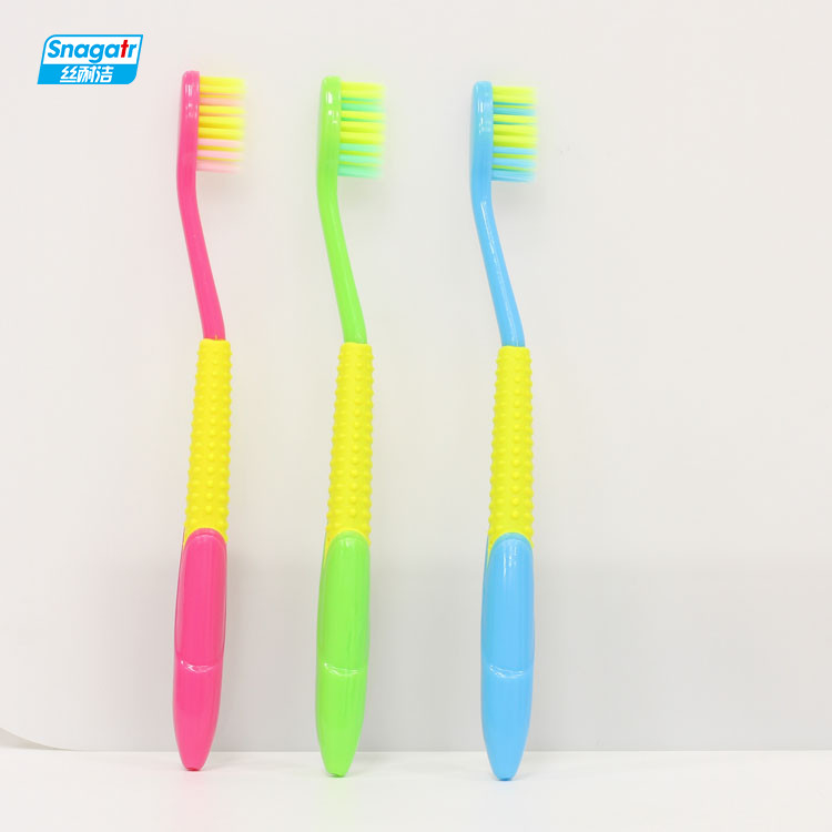 Spazzolino da denti molle colorato PBT delle setole dello strumento di igiene orale dei bambini del fumetto